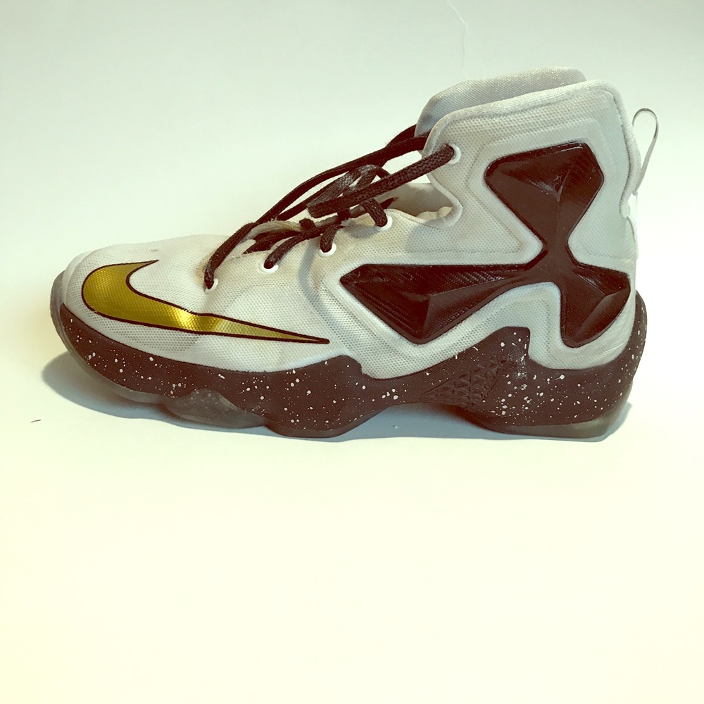 Lebron XIII basketball shoes size 6 youth